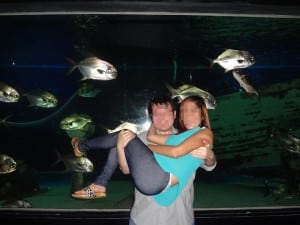 国際結婚を決めた美人と水族館でデート